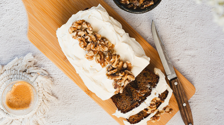 Carrot cake with walnuts and coffee