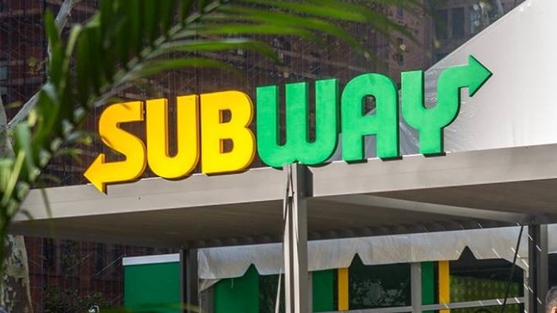 Subway restaurant logo