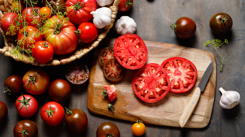 Heirloom tomatoes on cutting board 