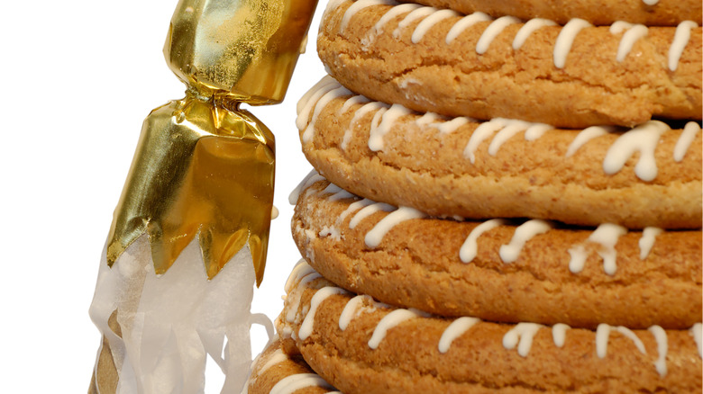 close up of decorated Kransekake rings