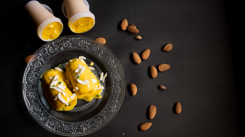 Mango kulfi on plate