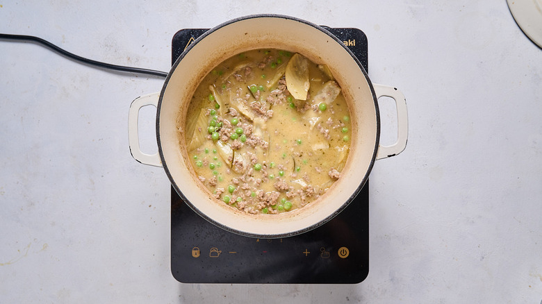 cream and peas in pot