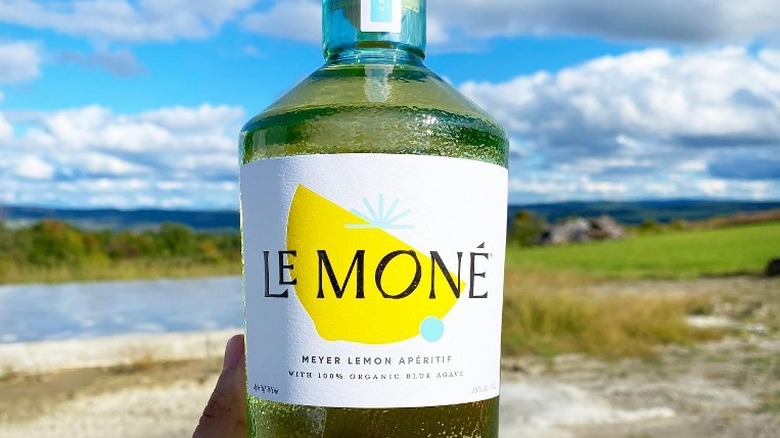 Le Moné bottle