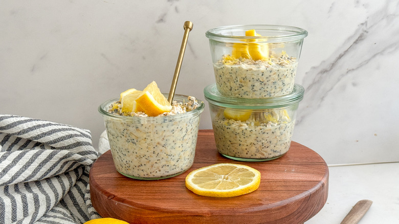 jars of lemon overnight oats