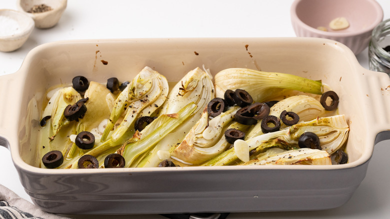 Fennel and olives in dish