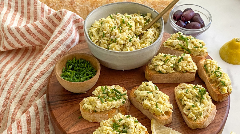 crostini on platter