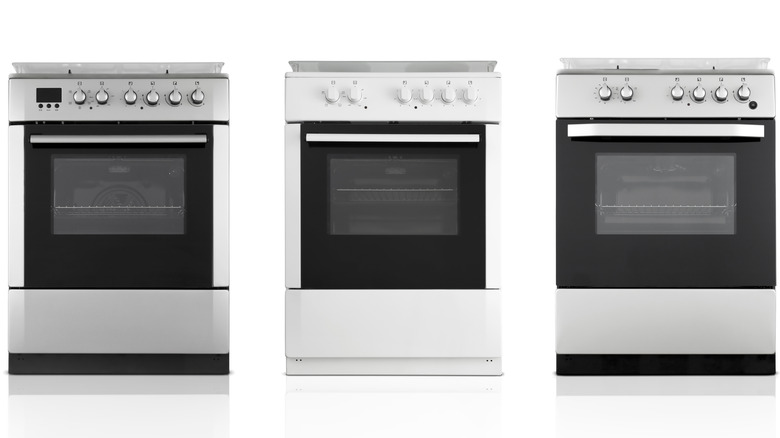 3 models of stoves with front-mounted knobs
