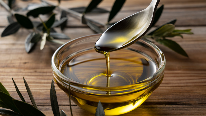 Olive oil in glass bowl