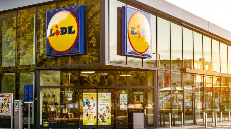 A Lidl store front in daylight