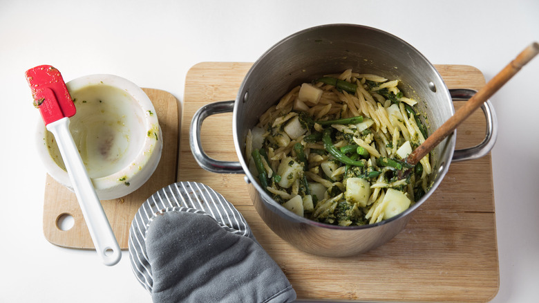 pot with mixed pesto ingredients 