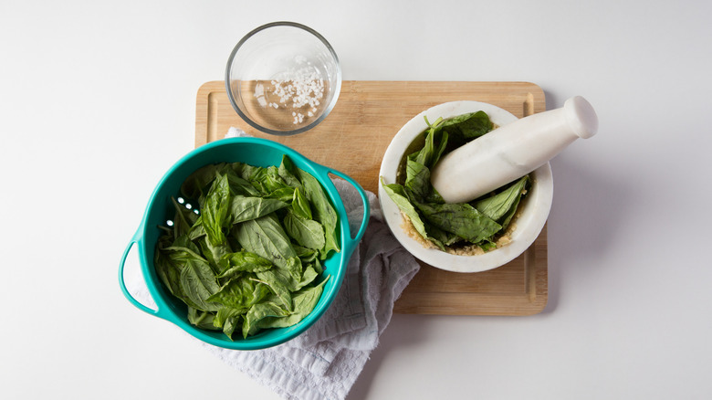 basil in mortar and pestle