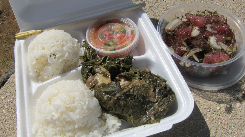 limu kohu served in takeout poke