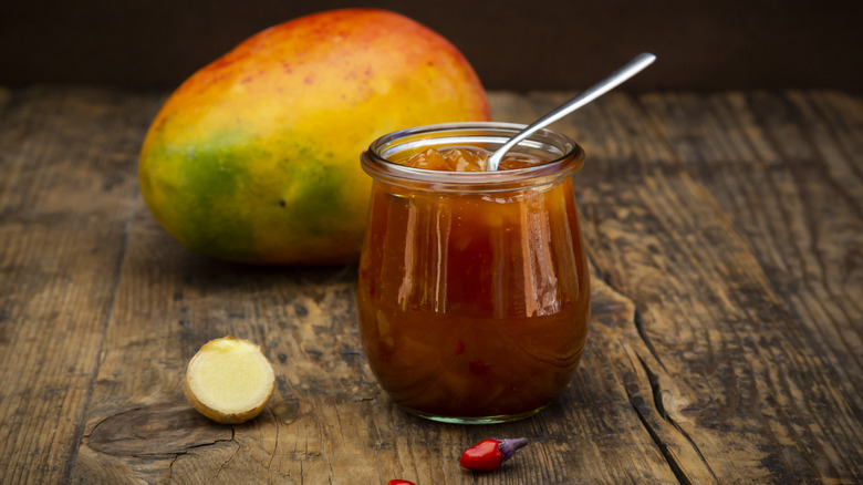 mango chutney and ingredients