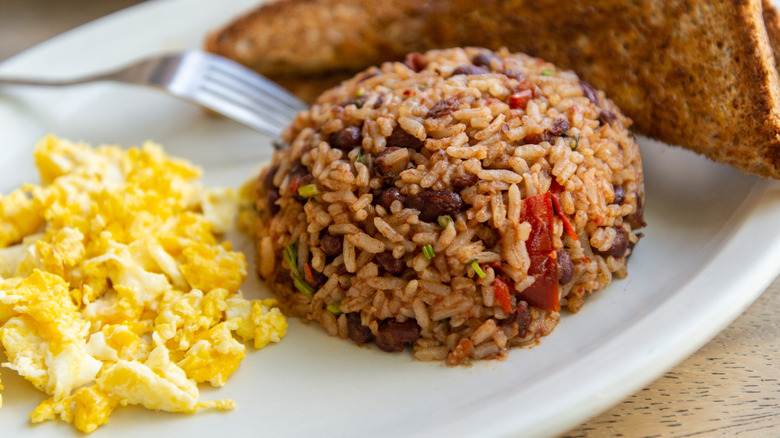 Gallo pinto with scrambled eggs