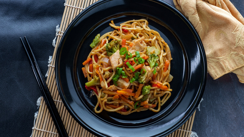 plate of chicken chow mein