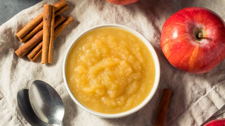 applesauce and its ingredients 