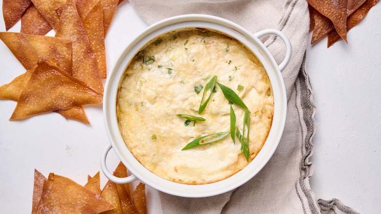 cheesy rangon dip with wonton chips