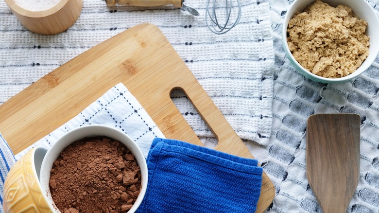 Bowls of cocoa and brown sugar