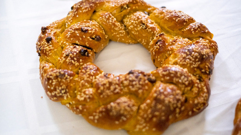 round challah with raisins and sesame seeds