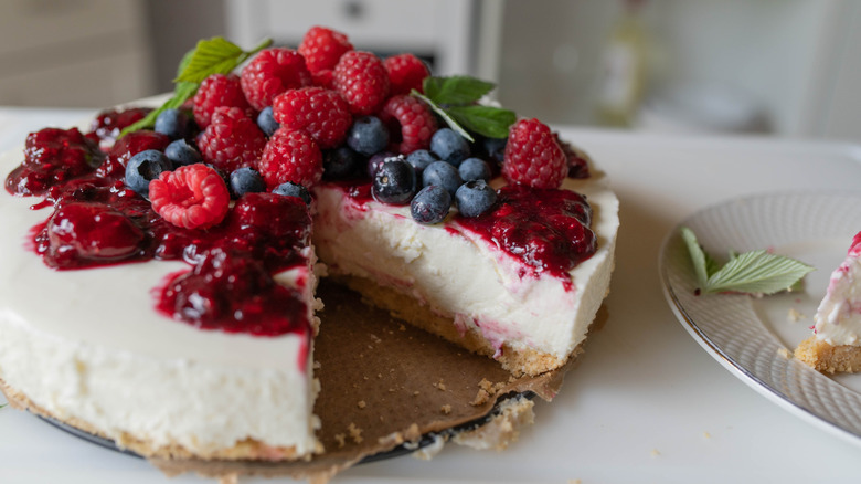 no bake cheesecake with berries