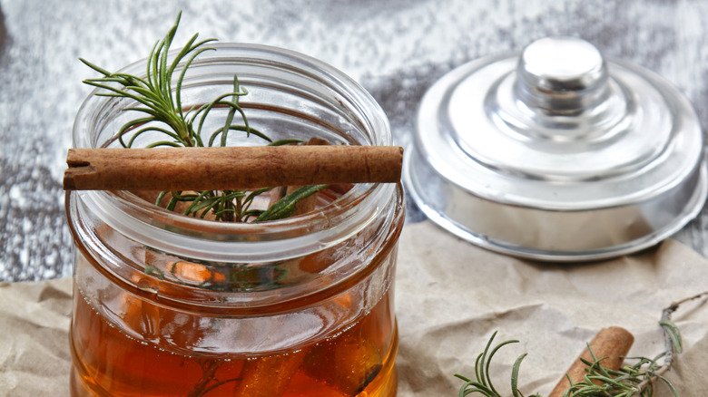 Honey with cinnamon and rosemary