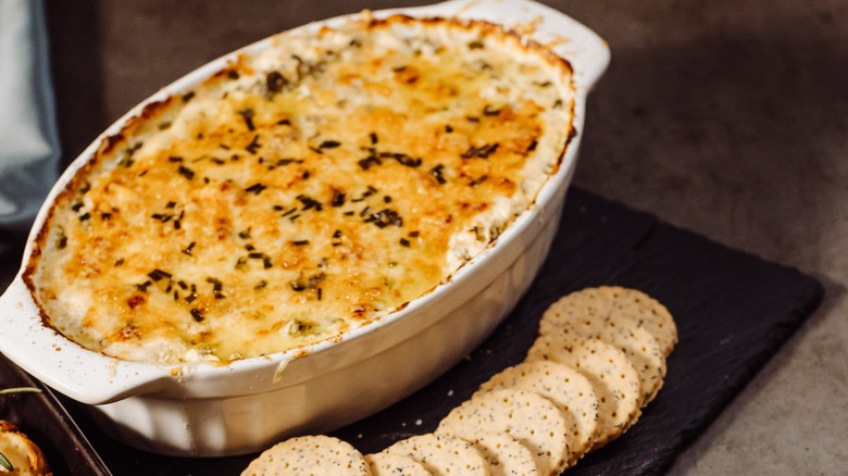 baked goat cheese dip with crackers