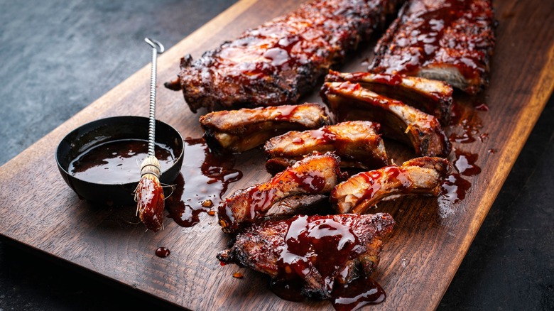 barbecue ribs with sauce