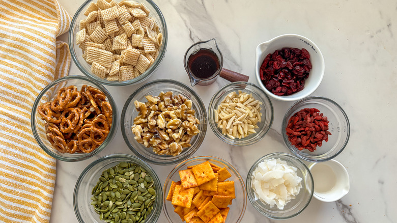 maple snack mix ingredients