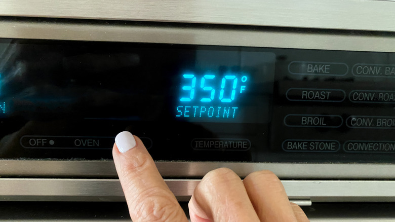 hand setting oven temperature