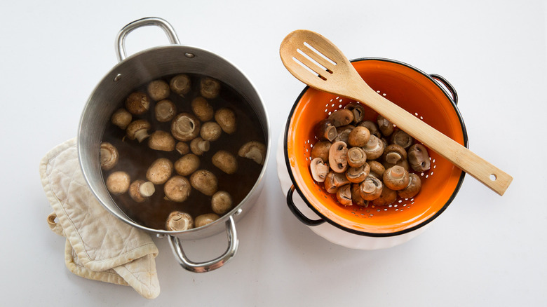 draining boiled mushrooms in colander