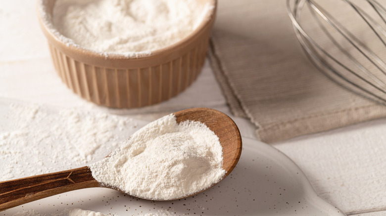 Powder on a wooden spoon