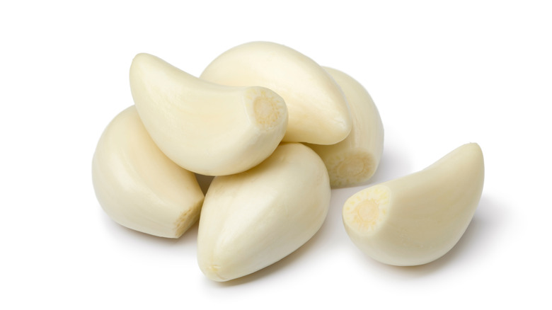 Peeled garlic cloves