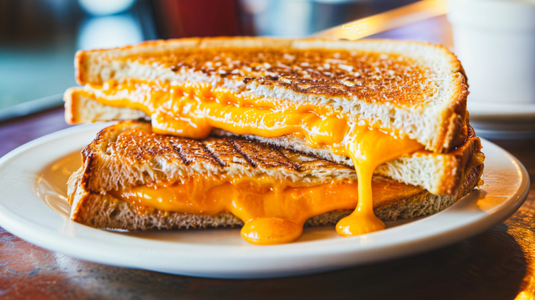 gooey grilled cheese sandwich