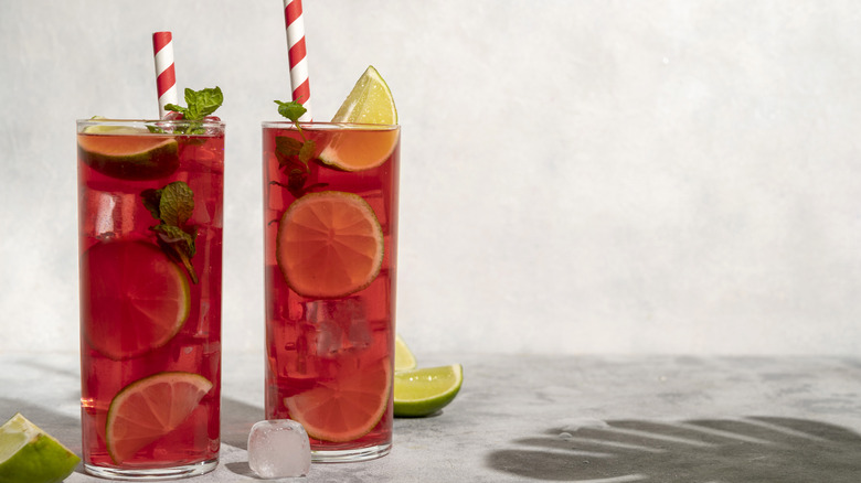 Red iced tea with citrus