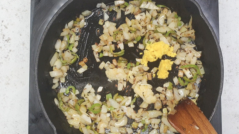 ginger, garlic, onion, chile in frying pan