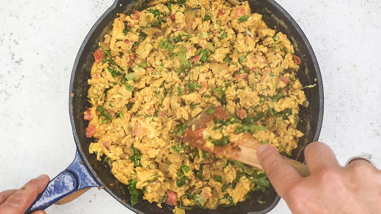 add cilantro to masala egg bhurji