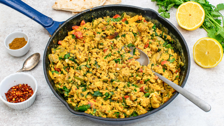 masala egg bhurji in pan