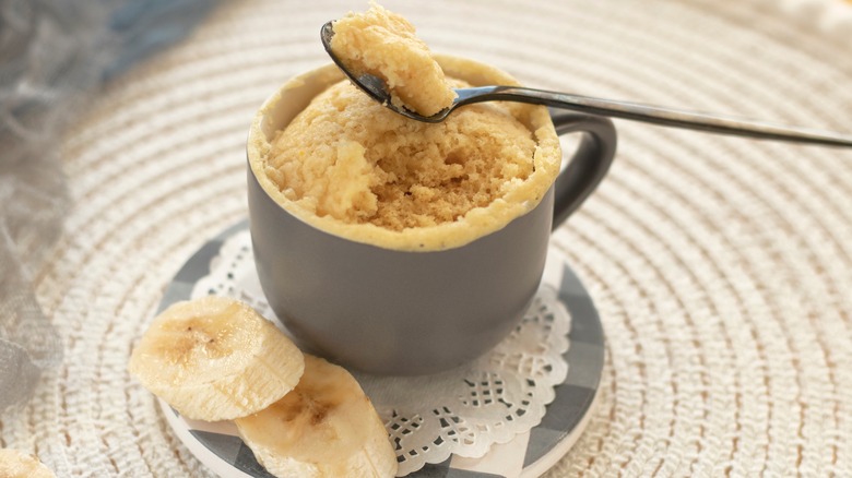 banana cake in a cup