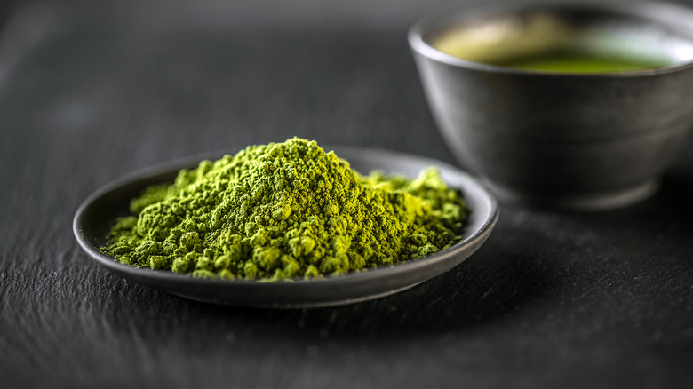 matcha powder on plate