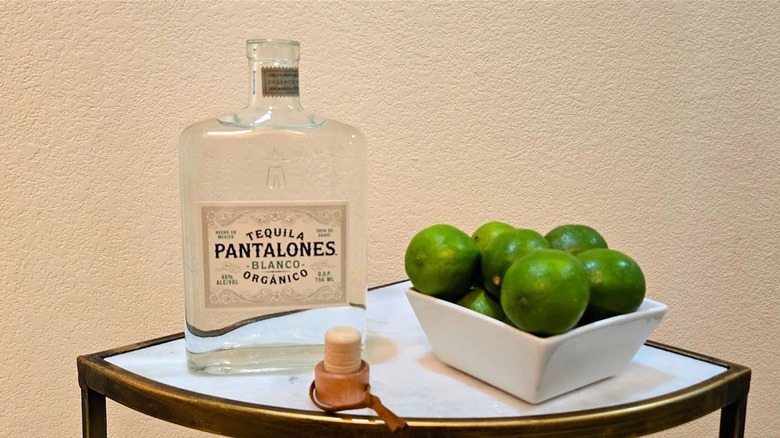 Pantalones blanco with limes