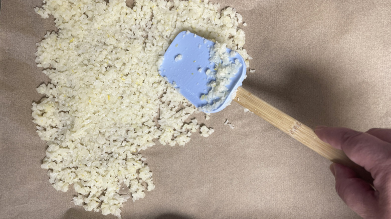 spatula smoothing rice out