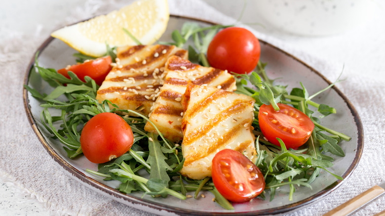 Halloumi salad