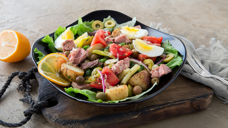 Bowl of salade niçoise