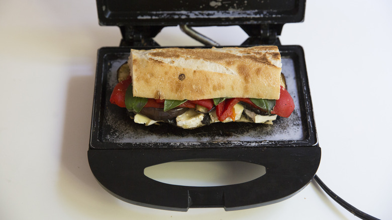 panini inside electric sandwich press