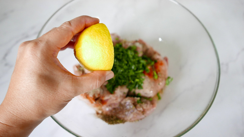 squeezling lemon into bowl