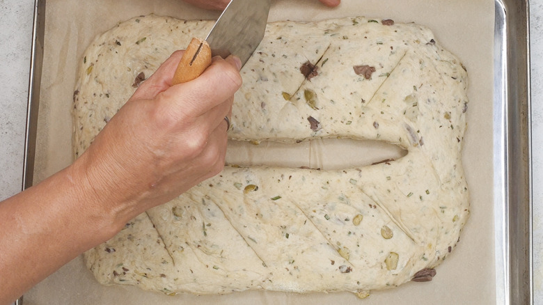 Shaping the fougasse