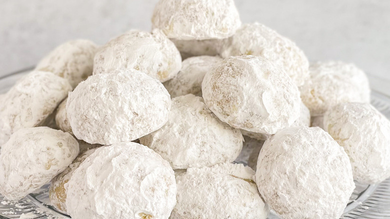 Mexican wedding cookies on plate