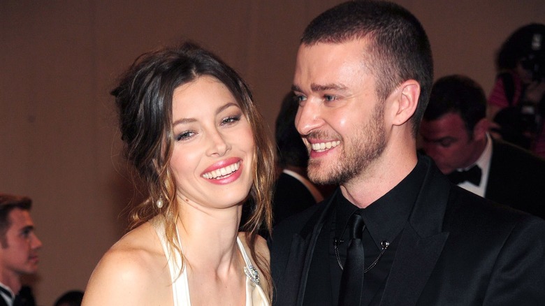 Justin Timberlake and Jessica Biel smiling