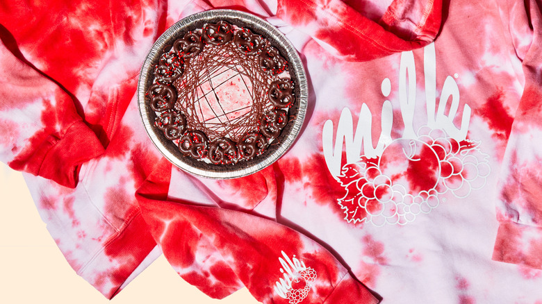 Peppermint bark tie-dye pie with matching t-shirt