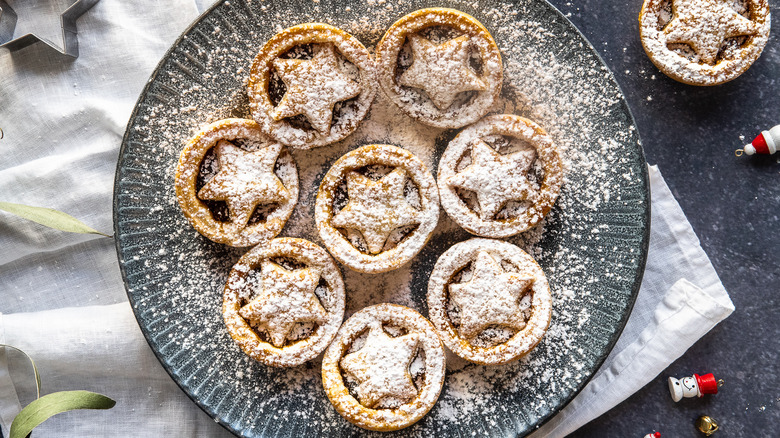 mince pies on plate 